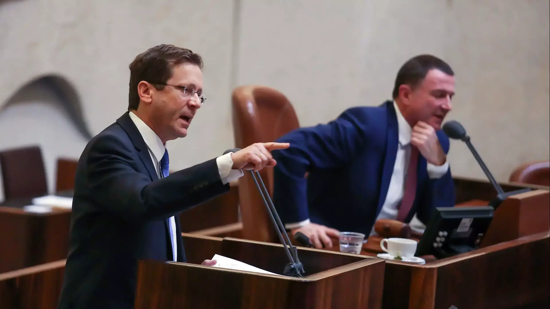 בוז'י הרצוג נואם במליאת הכנסת הערב 10 פברואר 2016 בוז'י הרצוג נואם במליאת הכנסת הערב 10 פברואר 2016