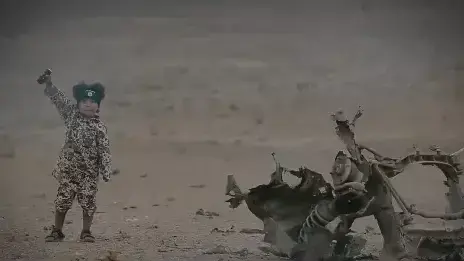 ג'יהאדי ג'וניור מוציא להורג מרגלים בסוריה ג'יהאדי ג'וניור מוציא להורג מרגלים בסוריה