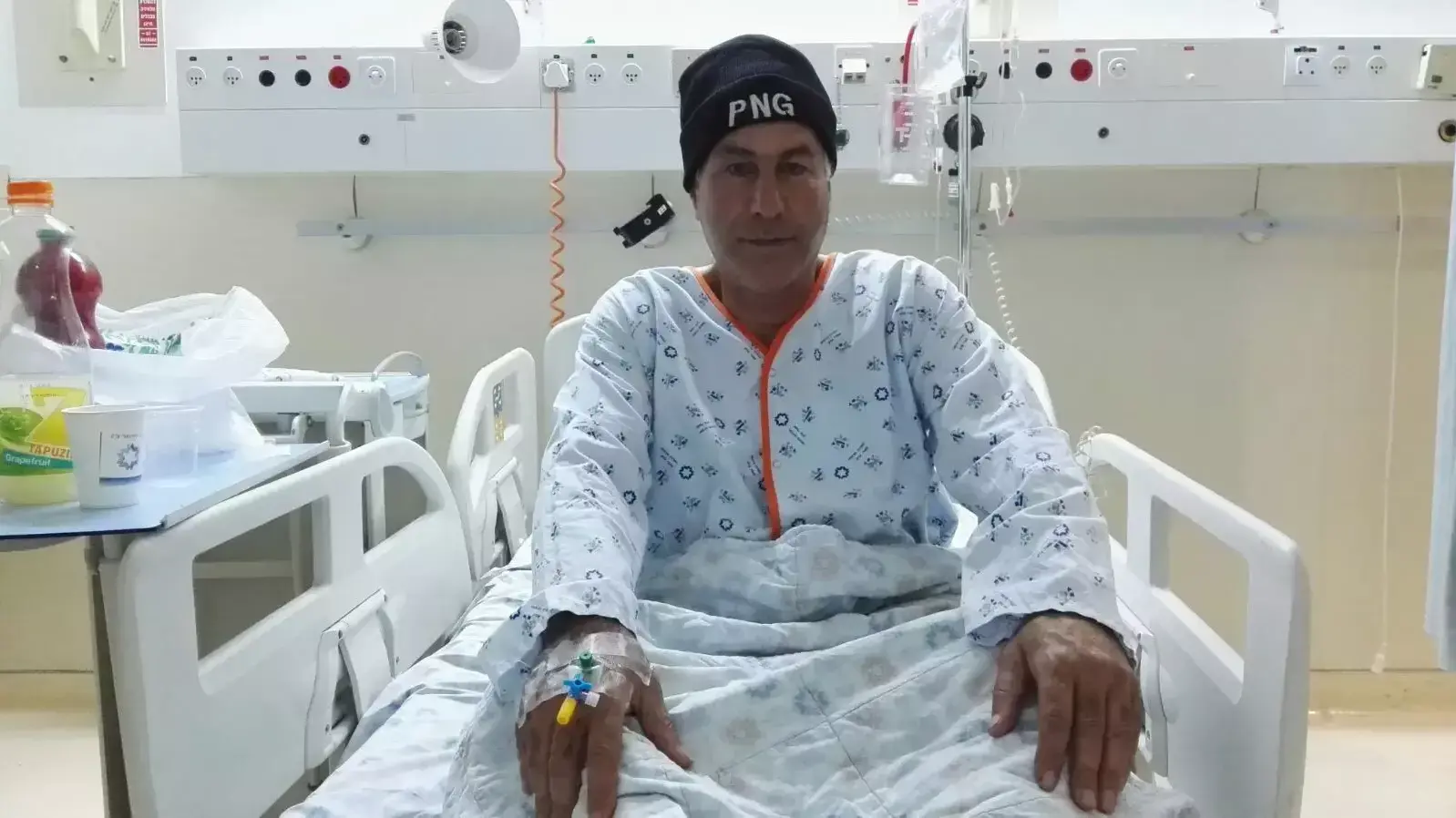 עבאד רגבי שנפצע בניסיון פיגוע דקירה בסמוך למערת המכפלה שבחברון. 13 בפברואר 2016. עבאד רגבי שנפצע בניסיון פיגוע דקירה בסמוך למערת המכפלה שבחברון. 13 בפברואר 2016.