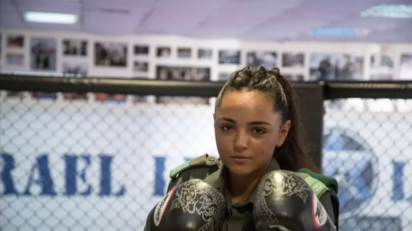 נוי פלס מתאבקת ב MMA שהתגייסה למג"ב נוי פלס מתאבקת ב MMA שהתגייסה למג"ב