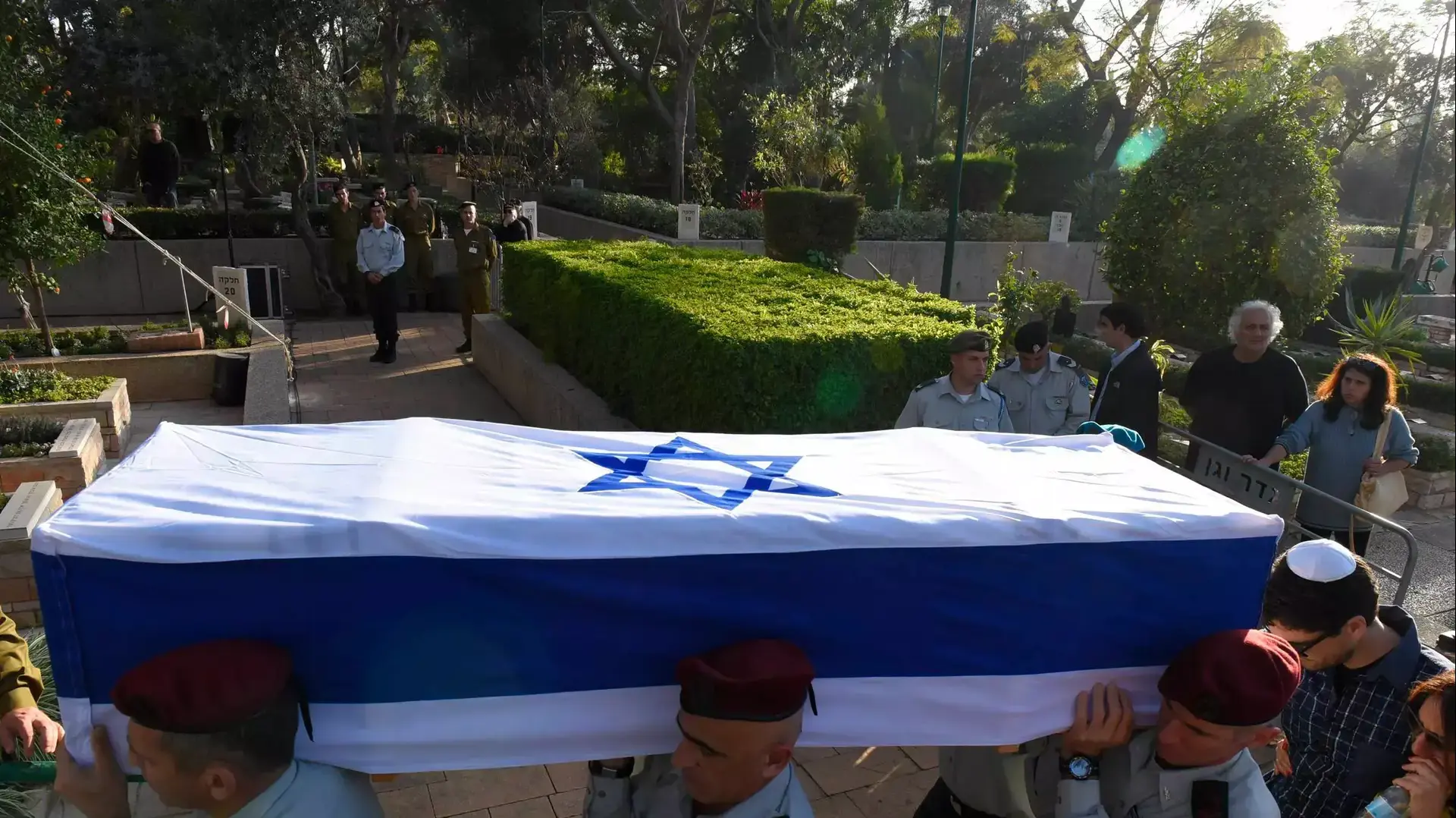 הלוויית אלוף (במיל') אביגדור (יאנוש) בן-גל, בית העלמין קריית שאול. 14 בפברואר 2016