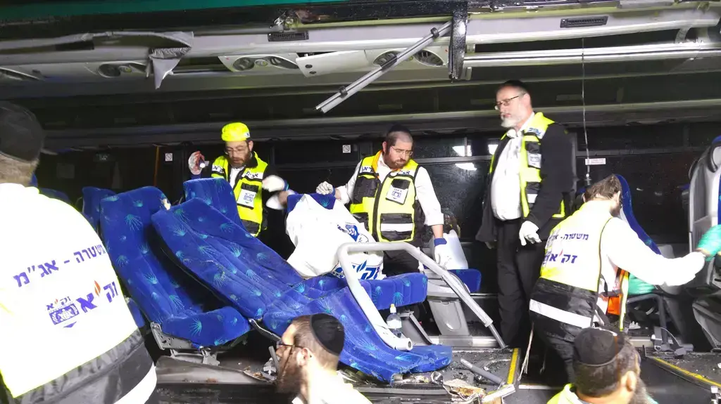 תוכל להוסיף לתמונות האלה את מילות המפתח: תאונה, תאונת דרכים, תאונות דרכים, כביש 1 תוכל להוסיף לתמונות האלה את מילות המפתח: תאונה, תאונת דרכים, תאונות דרכים, כביש 1