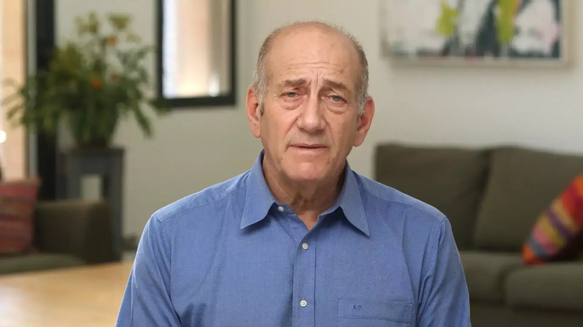 אולמרט לפני כניסתו לכלא: "עשיתי טעויות, משלם מחיר יקר מדי"