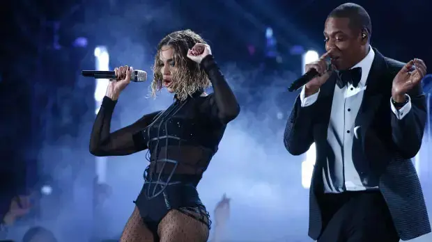 ביונסה וג'יי זי מבצעים את Drunk In love בטקס פרסי הגראמי, 2014 ביונסה וג'יי זי מבצעים את Drunk In love בטקס פרסי הגראמי, 2014