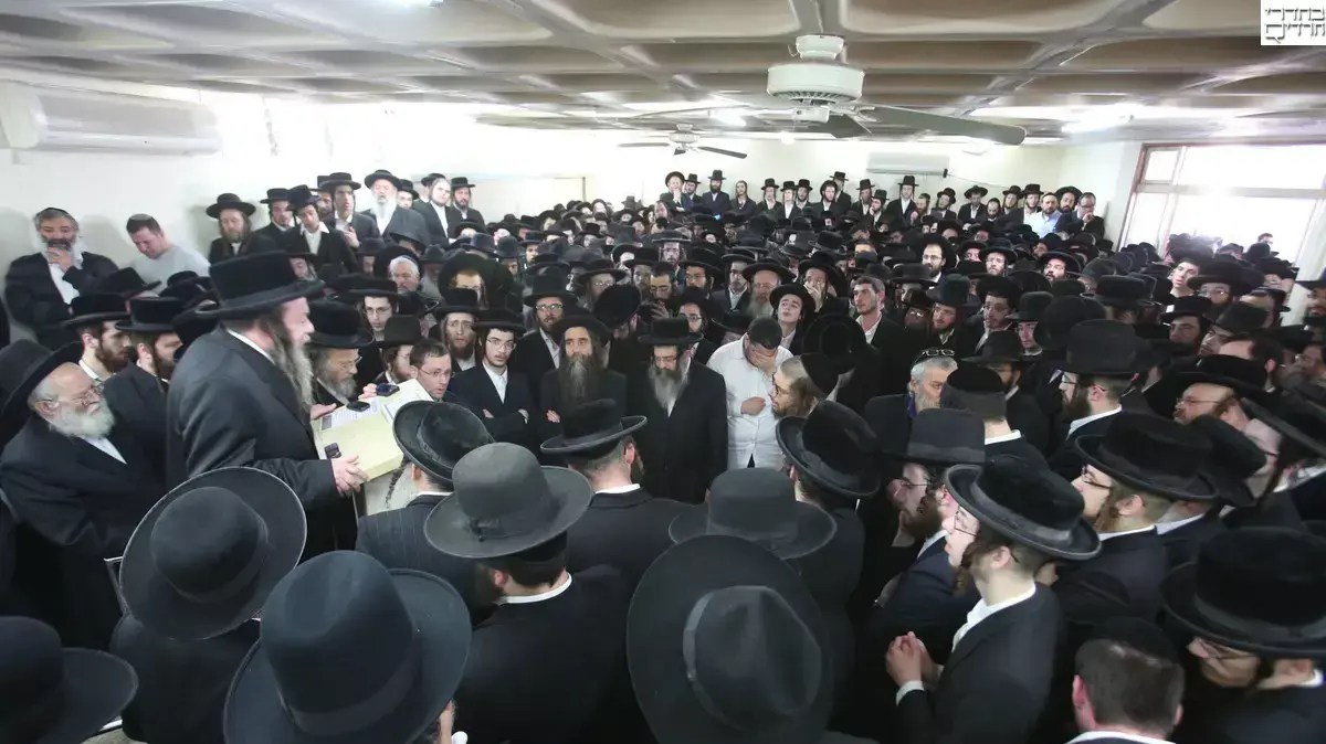 הלוויתו של יעקב מאיר חשין נהרג בתאונת דרכים בכביש 1 הלוויתו של יעקב מאיר חשין נהרג בתאונת דרכים בכביש 1