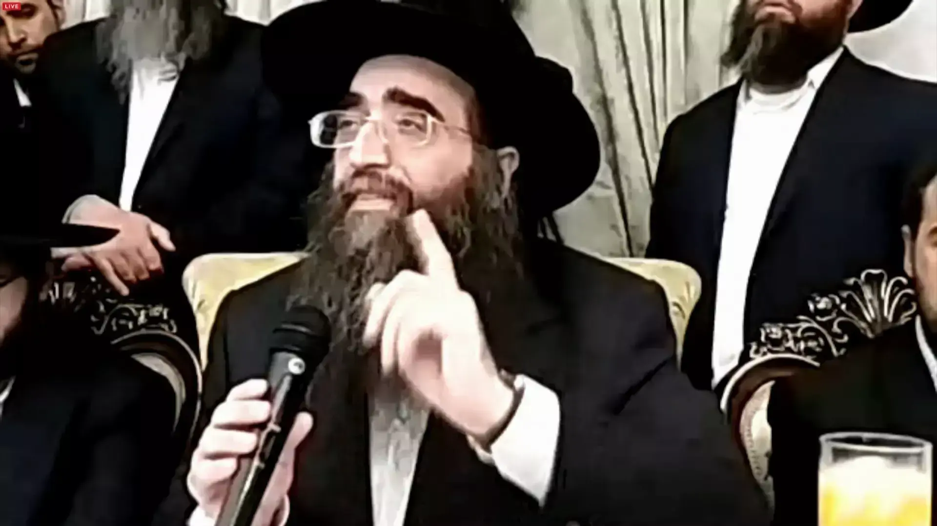 הרב פינטו בשיעור אחרון לפני כניסתו לכלא: "נעמוד בכל ניסיון, הסבל זיכך אותנו"