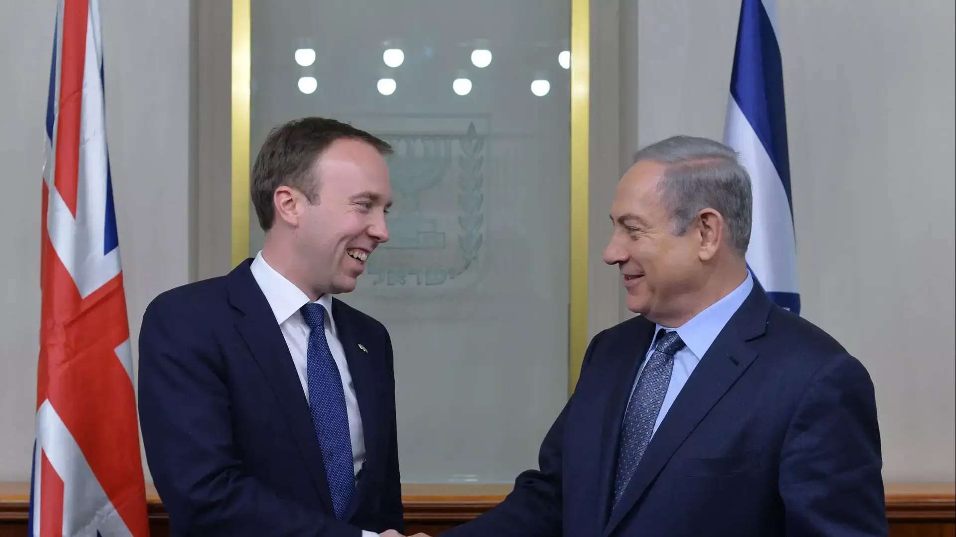 ראש הממשלה בנימין נתניהו במשלחת משולבת של לורדים ידידי ישראל, במפלגות השמרנים והלייבור, עם שר הקבינט מאט הנקוק. פברואר 2016 ראש הממשלה בנימין נתניהו במשלחת משולבת של לורדים ידידי ישראל, במפלגות השמרנים והלייבור, עם שר הקבינט מאט הנקוק. פברואר 2016