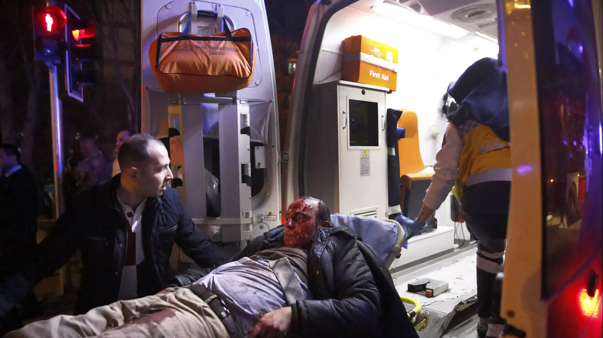 פיגוע טרור בבסיס צבאי באנקרה, בירת טורקיה. 17 בפברואר 2016. פיגוע טרור בבסיס צבאי באנקרה, בירת טורקיה. 17 בפברואר 2016.