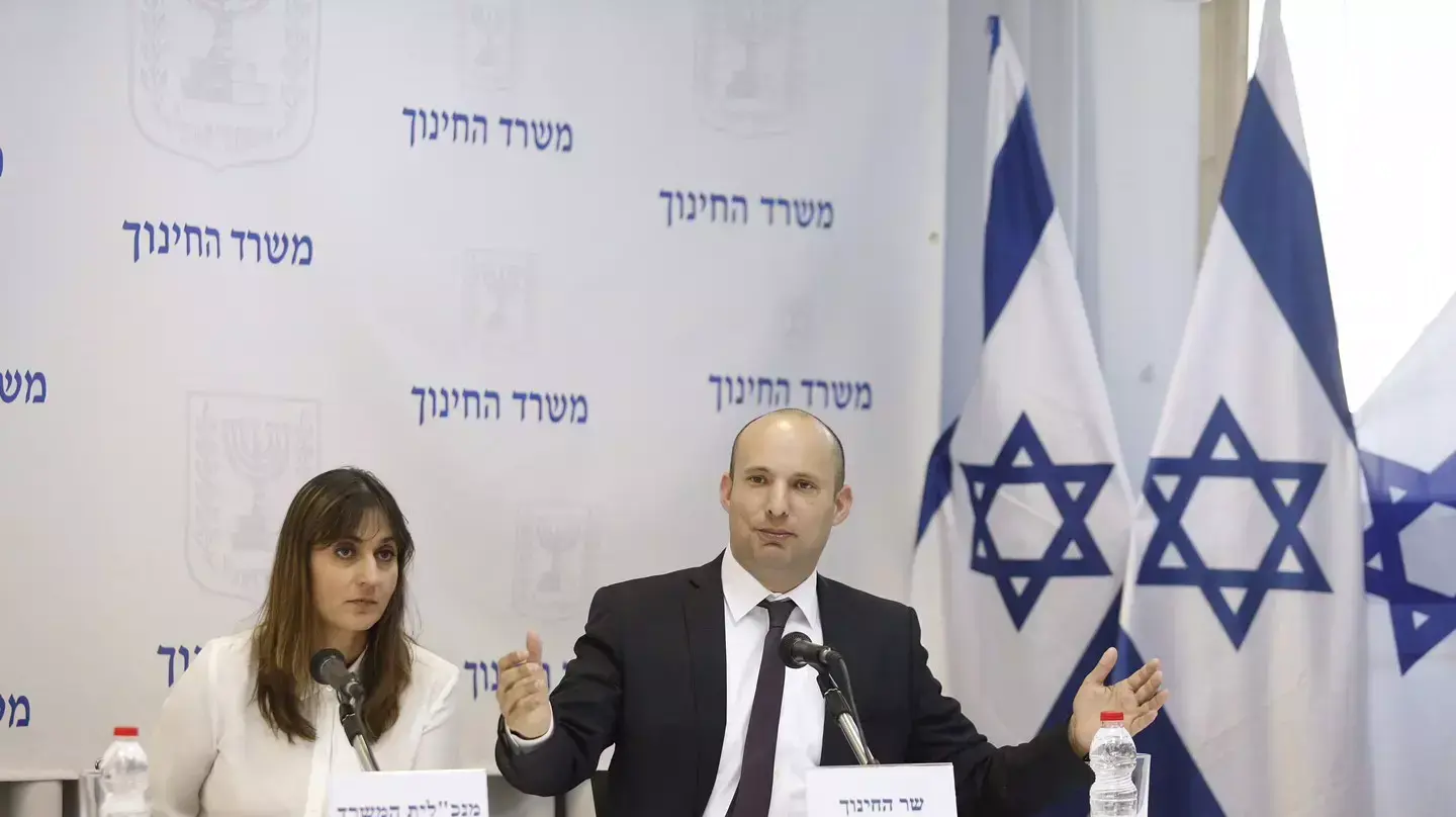 שר החינוך נפתלי בנט במסיבת עיתונאים בעניין סל התרבות