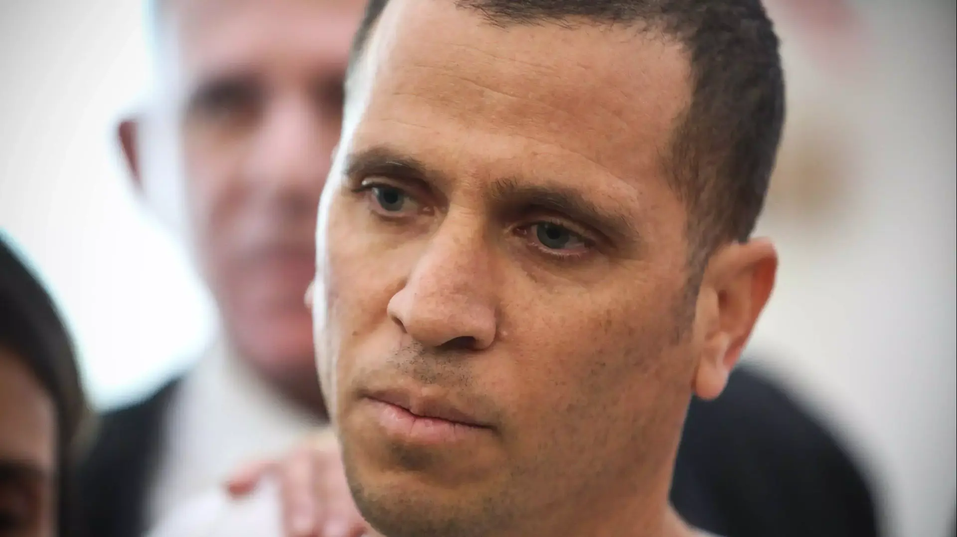 ניר סומך ובני משפחתו ביציאה מבית המשפט העליון לאחר שזוכה ושוחרר מעונש מאסר ניר סומך ובני משפחתו ביציאה מבית המשפט העליון לאחר שזוכה ושוחרר מעונש מאסר