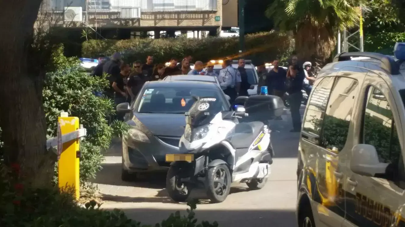 זירת רצח צעירה בנחלת יצחק, תל אביב. פברואר 2016 זירת רצח צעירה בנחלת יצחק, תל אביב. פברואר 2016