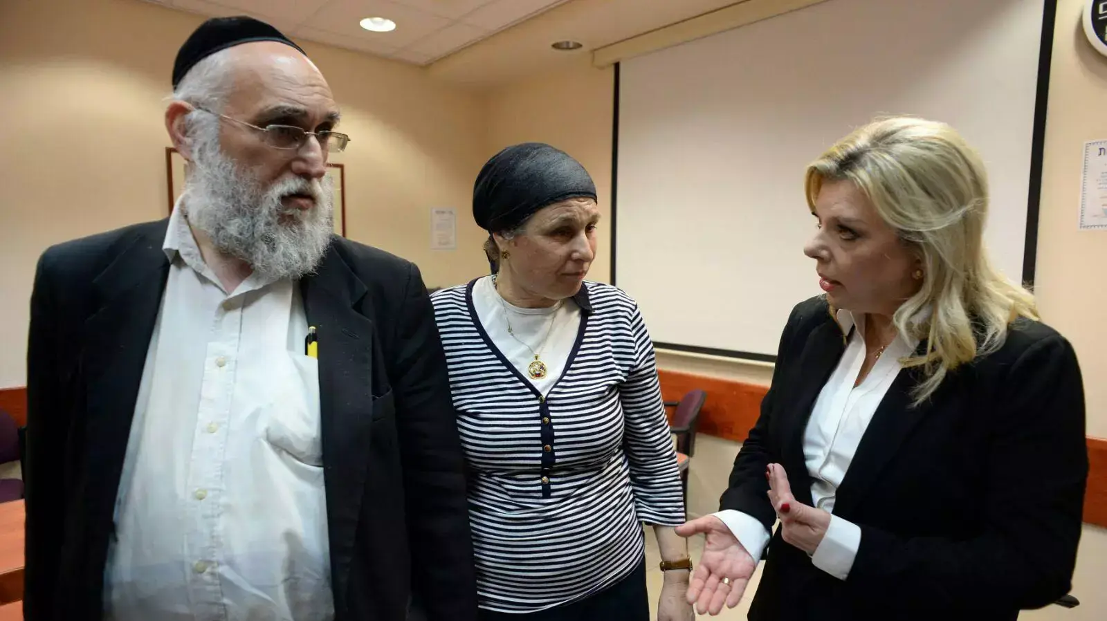 יעקב ליצמן, ושרה נתניהו, ביקרו במרכז הרפואי ?אסף הרופא? את שרה שפרלינג שנפצעה בתאונת הדרכים בכביש 1. פברואר 2016 יעקב ליצמן, ושרה נתניהו, ביקרו במרכז הרפואי ?אסף הרופא? את שרה שפרלינג שנפצעה בתאונת הדרכים בכביש 1. פברואר 2016