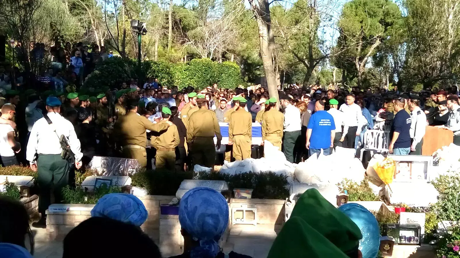 הלווייתו של טוביה ינאי ויסמן, שנרצח בפיגוע בשערי בנימין בהר הרצל, פברואר 2016 הלווייתו של טוביה ינאי ויסמן, שנרצח בפיגוע בשערי בנימין בהר הרצל, פברואר 2016