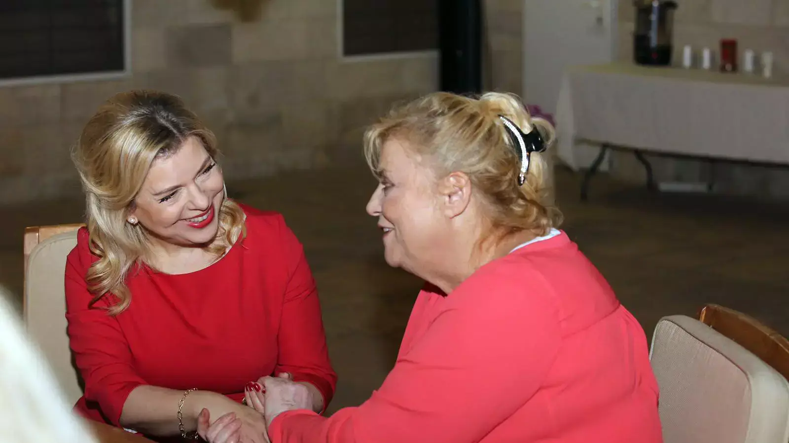 שרה נתניהו וכריסטינה נובל בפגישתן במעון ראש הממשלה, פברואר 2016