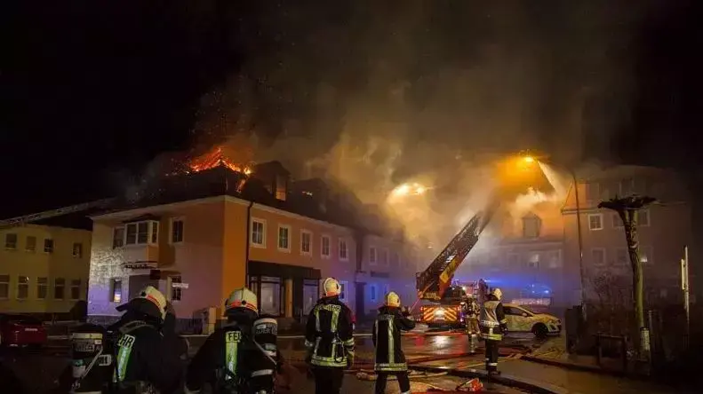 הצתת מלון שנועד לשיכון פליטים בגרמניה. 21 בפברואר 2016.
