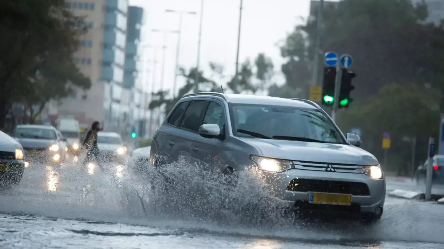 סערת גשמים היום בתל אביב סערת גשמים היום בתל אביב