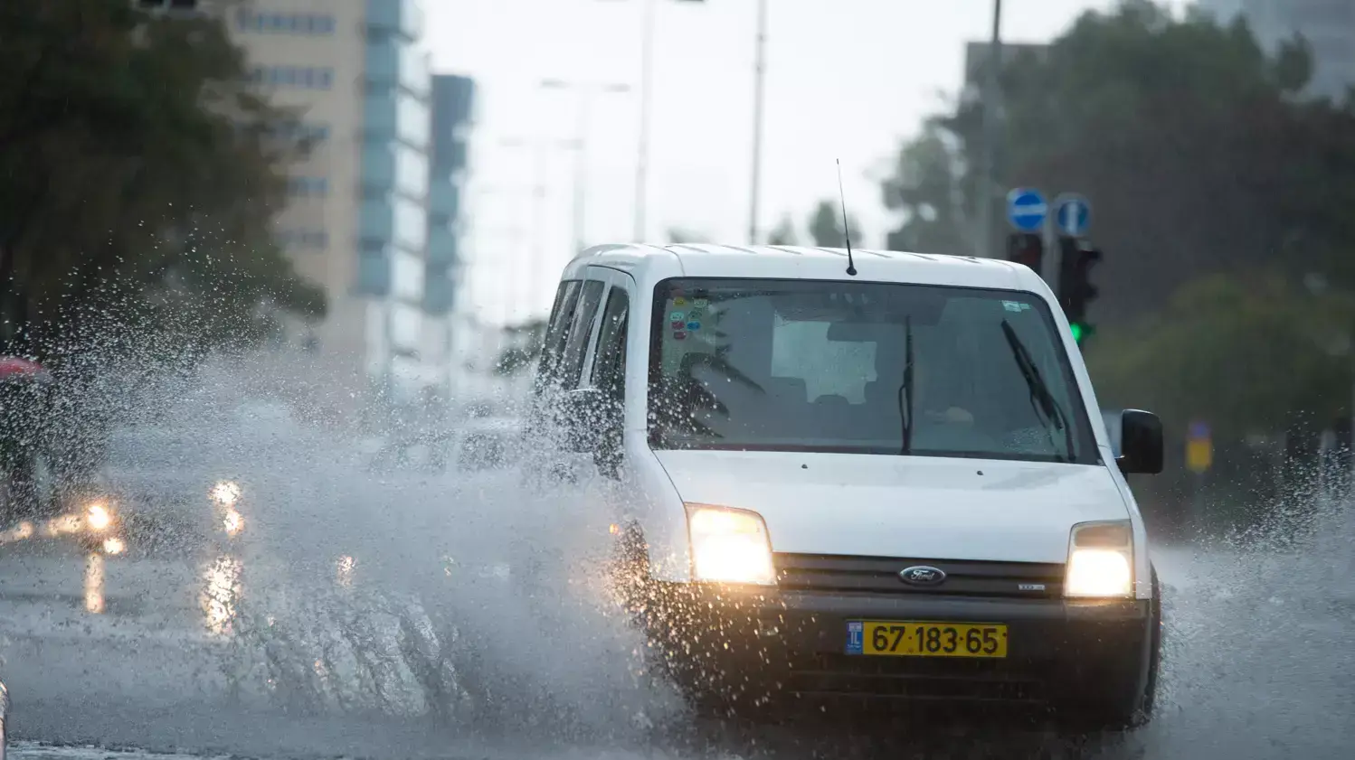 סערת גשמים היום בתל אביב סערת גשמים היום בתל אביב