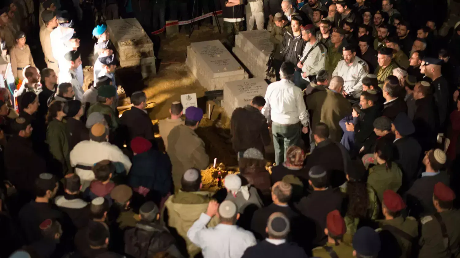 הלווית אליאב גלמן, שנהרג בפיגוע בצומת גוש עציון. בית העלמין כפר עציון. פברואר 2016 הלווית אליאב גלמן, שנהרג בפיגוע בצומת גוש עציון. בית העלמין כפר עציון. פברואר 2016
