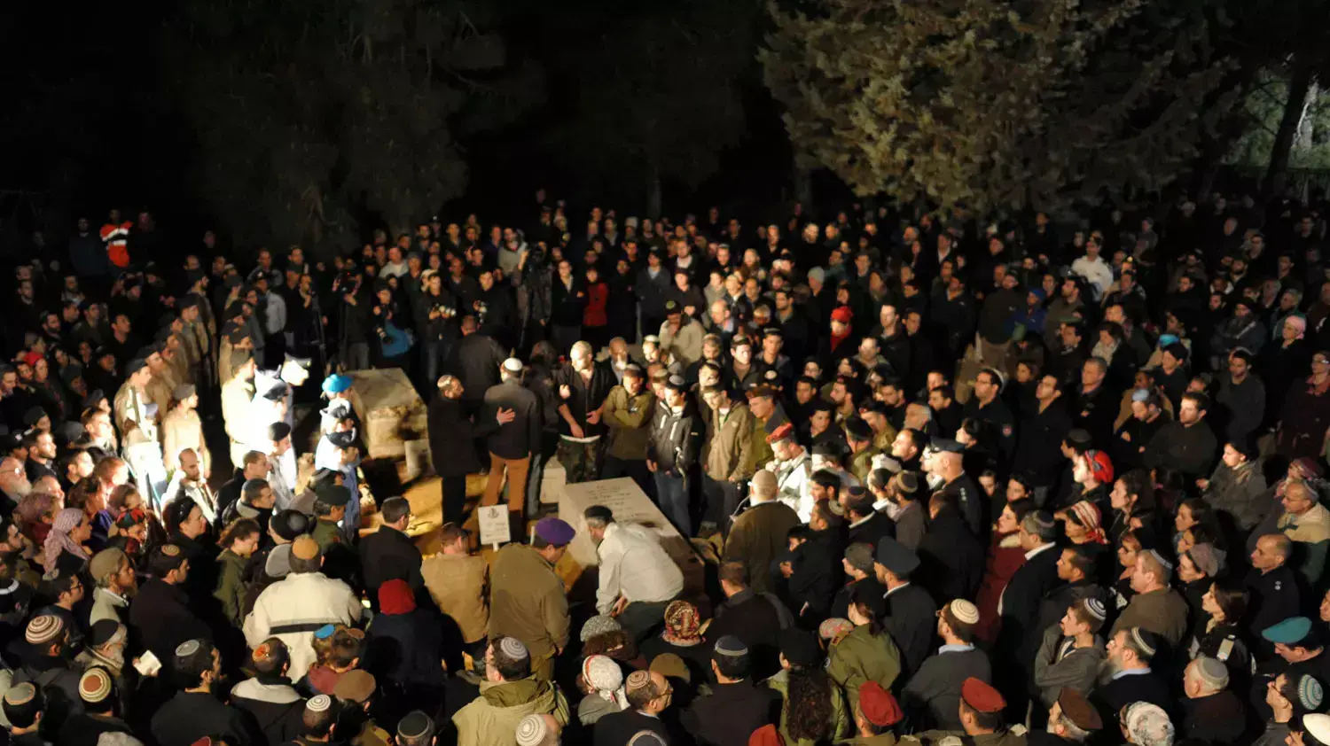 הלווית אליאב גלמן, שנהרג בפיגוע בצומת גוש עציון. בית העלמין כפר עציון. פברואר 2016 הלווית אליאב גלמן, שנהרג בפיגוע בצומת גוש עציון. בית העלמין כפר עציון. פברואר 2016