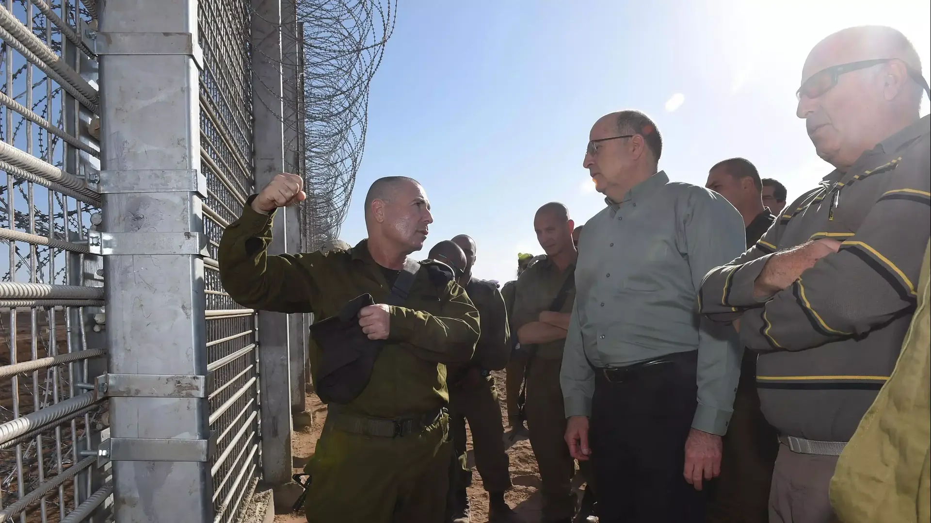 שר הביטחון משה יעלון בביקור בעוצבת אדום, 23 בפברואר 2016 שר הביטחון משה יעלון בביקור בעוצבת אדום, 23 בפברואר 2016