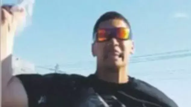 גבר מנפץ לאישה את חלון הרכב רק כי חתכה אותו בכביש
