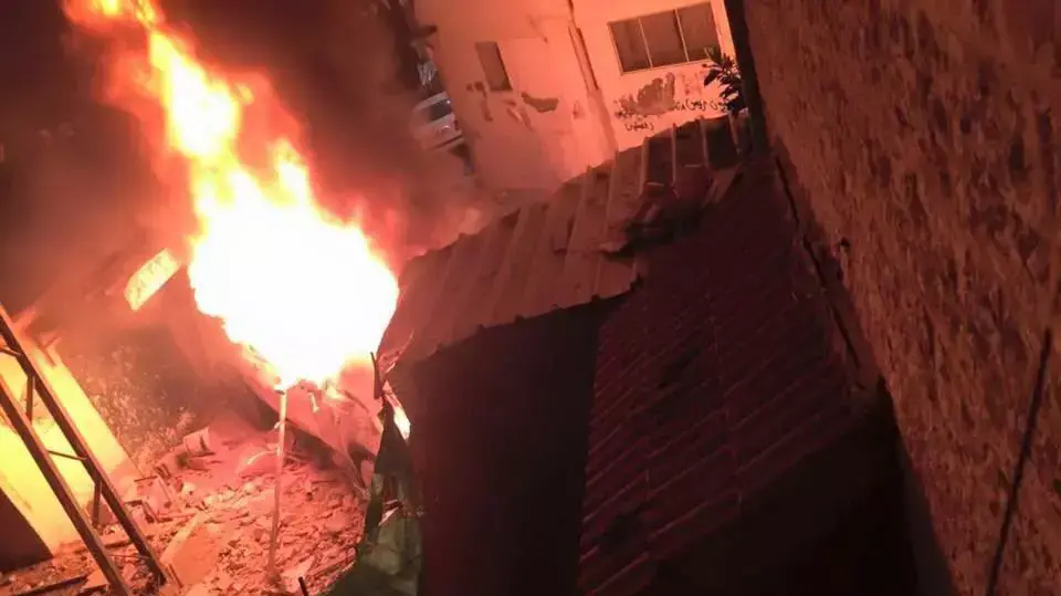 רכב צבאי עלה באש במחנה פליטים קלנדיה רכב צבאי עלה באש במחנה פליטים קלנדיה