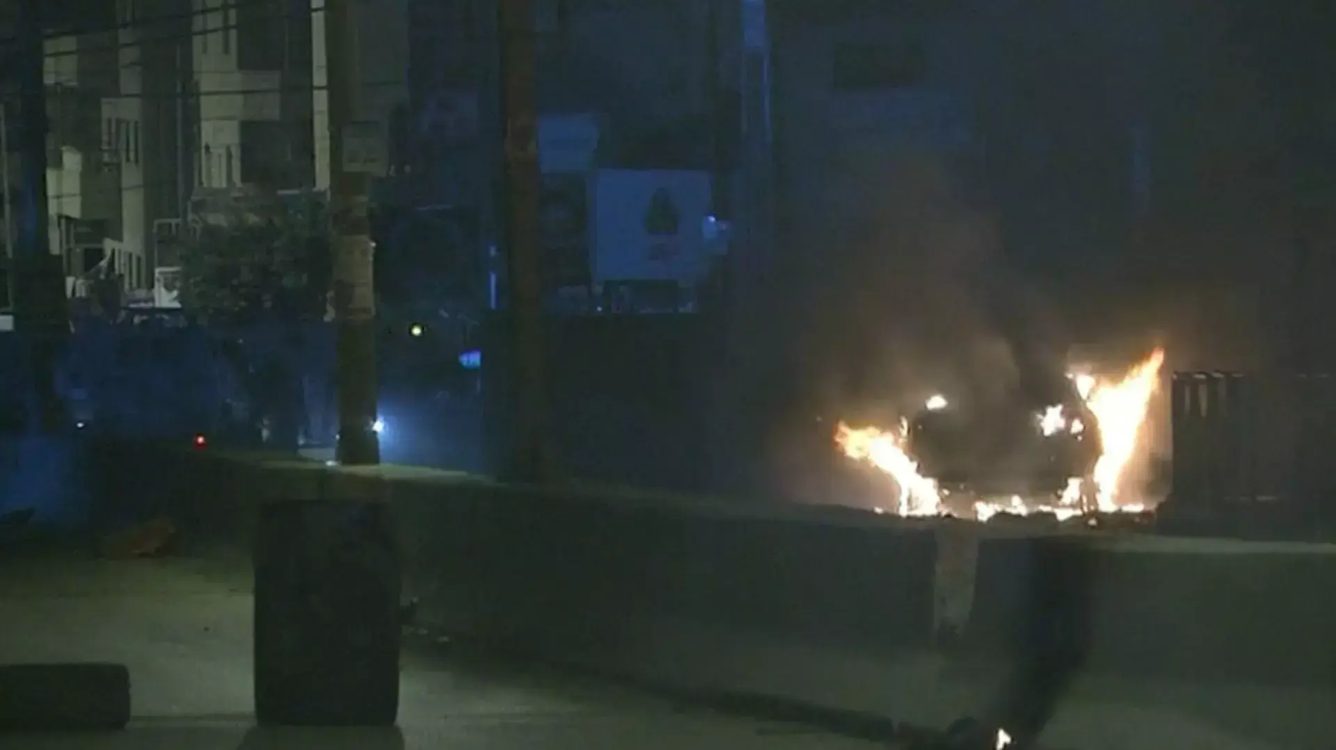 רכב צבאי הוצת במחנה הפליטים קלנדיה, 29 בפברואר 2016 רכב צבאי הוצת במחנה הפליטים קלנדיה, 29 בפברואר 2016