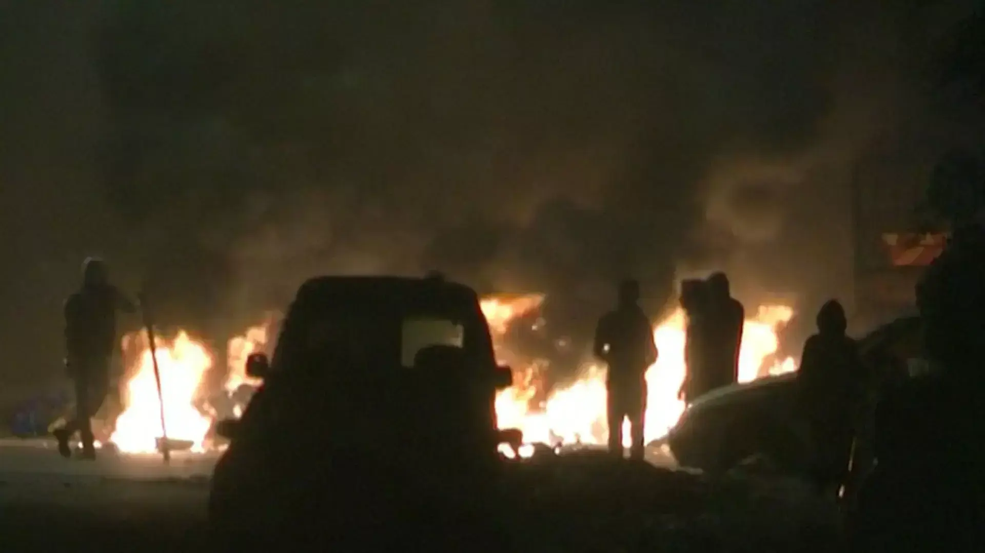 רכב צבאי הוצת במחנה הפליטים קלנדיה, 29 בפברואר 2016