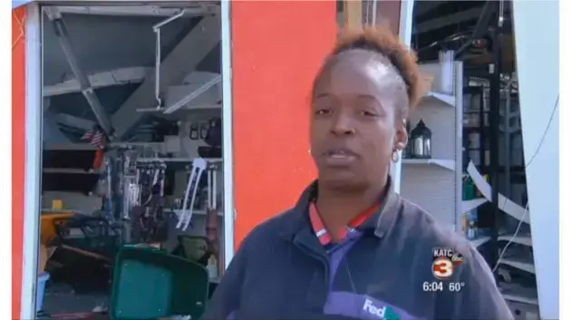 קירה ג'ונסון ניצלה בנס מסופת טורנדו קירה ג'ונסון ניצלה בנס מסופת טורנדו