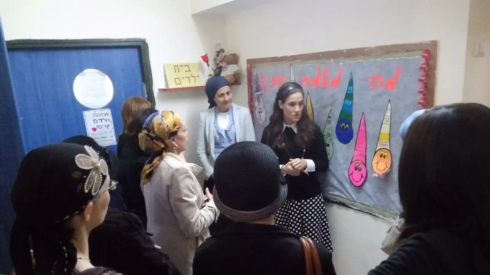 נשים דתיות וחרדיות ביקרו במעון לנשים מוכות בקהילה, מרץ 2016 נשים דתיות וחרדיות ביקרו במעון לנשים מוכות בקהילה, מרץ 2016