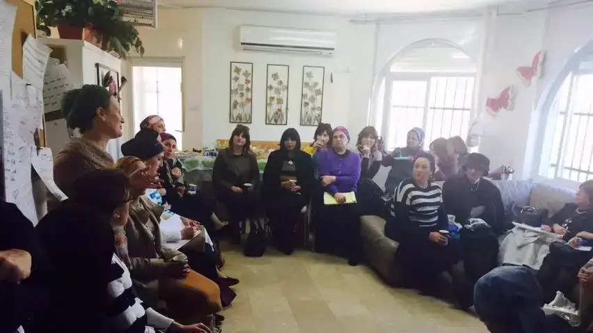 נשים דתיות וחרדיות ביקרו במעון לנשים מוכות בקהילה, מרץ 2016 נשים דתיות וחרדיות ביקרו במעון לנשים מוכות בקהילה, מרץ 2016