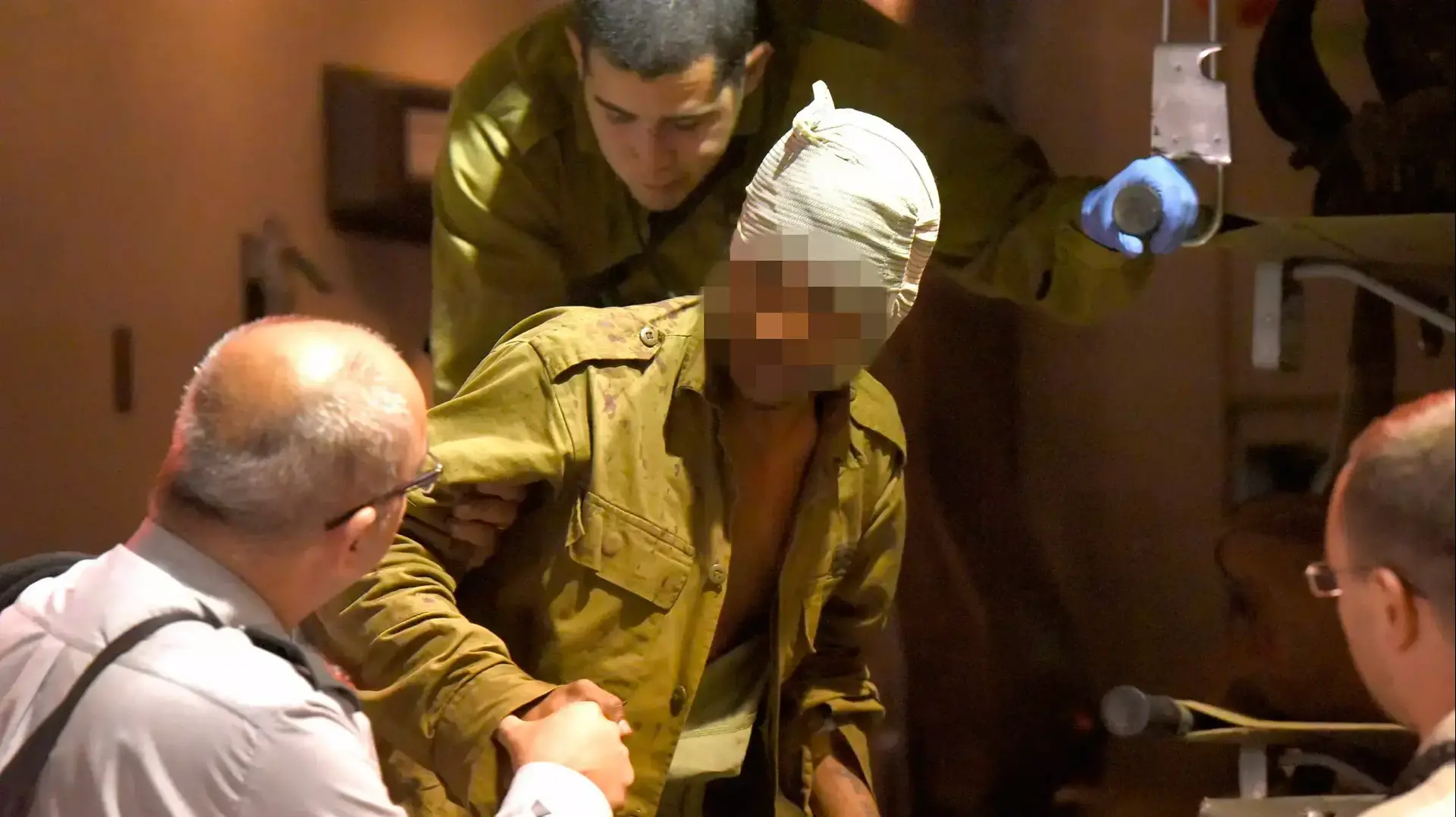 פינוי פצוע פיגוע הדקירה בהר ברכה לבית החולים בילינסון. מרץ 2016 פינוי פצוע פיגוע הדקירה בהר ברכה לבית החולים בילינסון. מרץ 2016