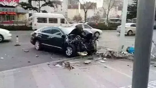 רכב דוהר במהירות ועולה על הולך רגל רכב דוהר במהירות ועולה על הולך רגל
