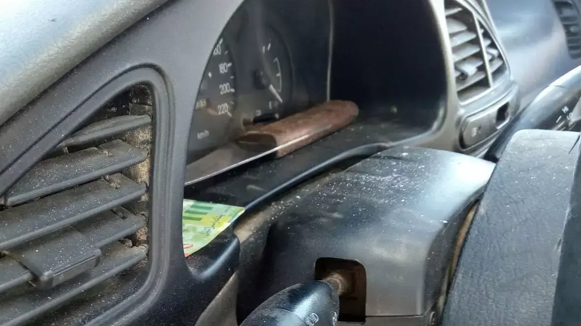הסכין ברכב שביצע פיגוע דריסה בצומת הגוש שבגוש עציון הסכין ברכב שביצע פיגוע דריסה בצומת הגוש שבגוש עציון