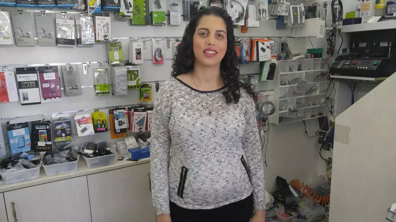 טל ארביב מחדרה בעלת החנות שנפרצה טל ארביב מחדרה בעלת החנות שנפרצה