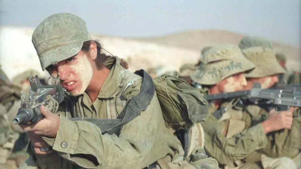 אימון במהלך קורס מדריכות חי"ר בביה"ס למכ"ים וחי"ר. 10.01.2000 אימון במהלך קורס מדריכות חי"ר בביה"ס למכ"ים וחי"ר. 10.01.2000