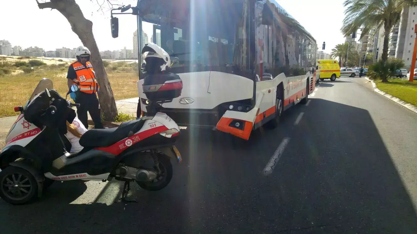 נער בן 13 נהרג מפגיעת אוטובוס בחולון 6 במרץ 2016 נער בן 13 נהרג מפגיעת אוטובוס בחולון 6 במרץ 2016