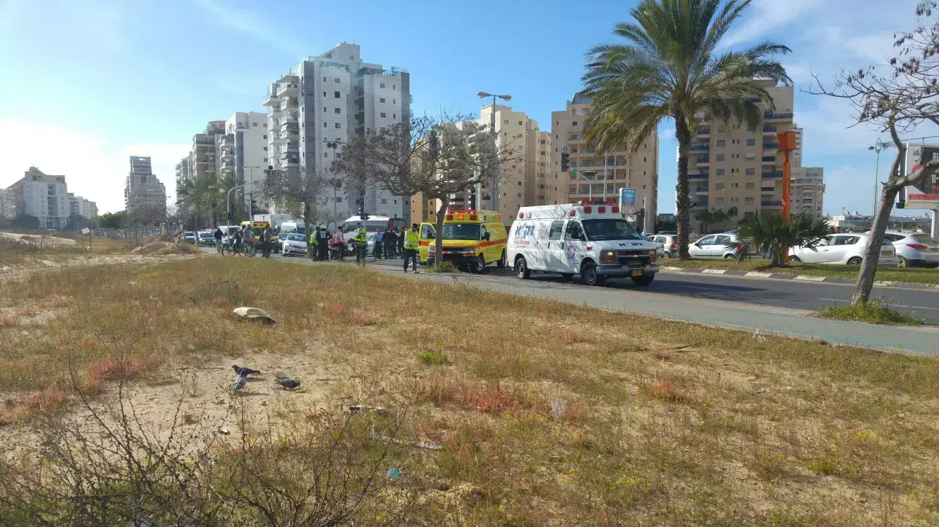 נער בן 13 נהרג מפגיעת אוטובוס בחולון 6 במרץ 2016 נער בן 13 נהרג מפגיעת אוטובוס בחולון 6 במרץ 2016