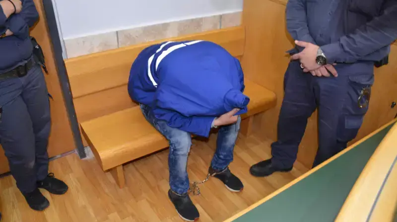 ג'ורג' גרייב, נאשם בדריסת שוטר. בית המשפט המחוזי בנצרת. 7 במרץ 2016 ג'ורג' גרייב, נאשם בדריסת שוטר. בית המשפט המחוזי בנצרת. 7 במרץ 2016