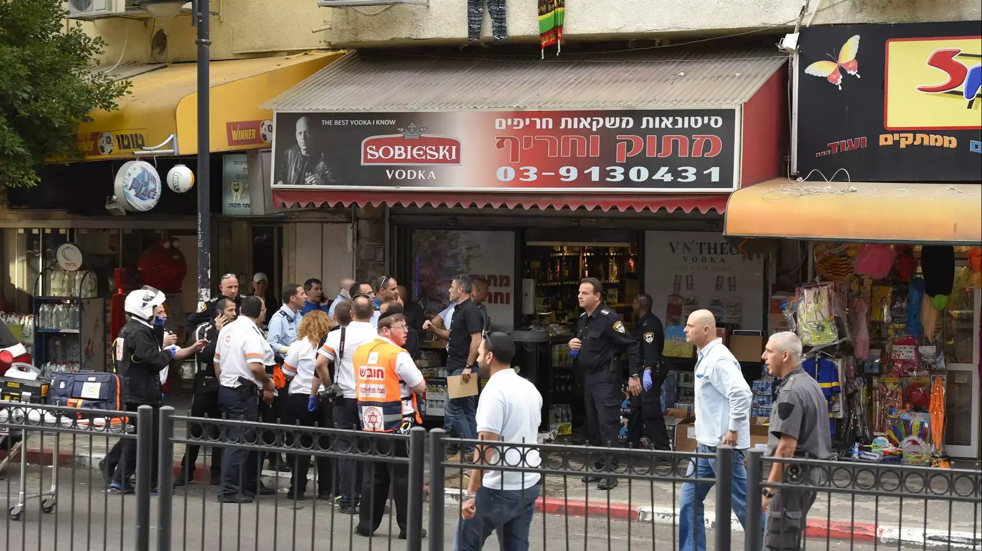 זירת דקירה בפתח תקווה. 8 במרץ 2016 זירת דקירה בפתח תקווה. 8 במרץ 2016