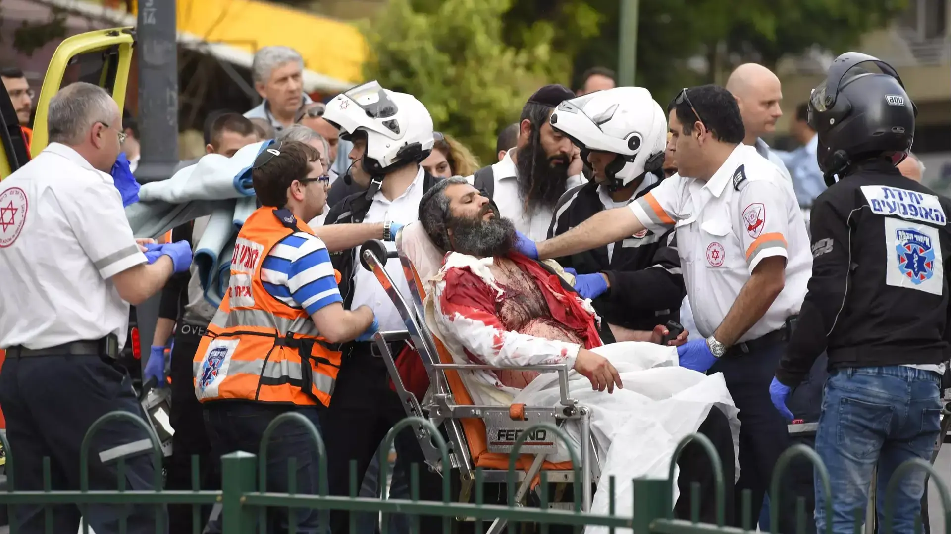יונתן עזריהאב, פיגוע דקירה בפתח תקווה. 8 במרץ 2016