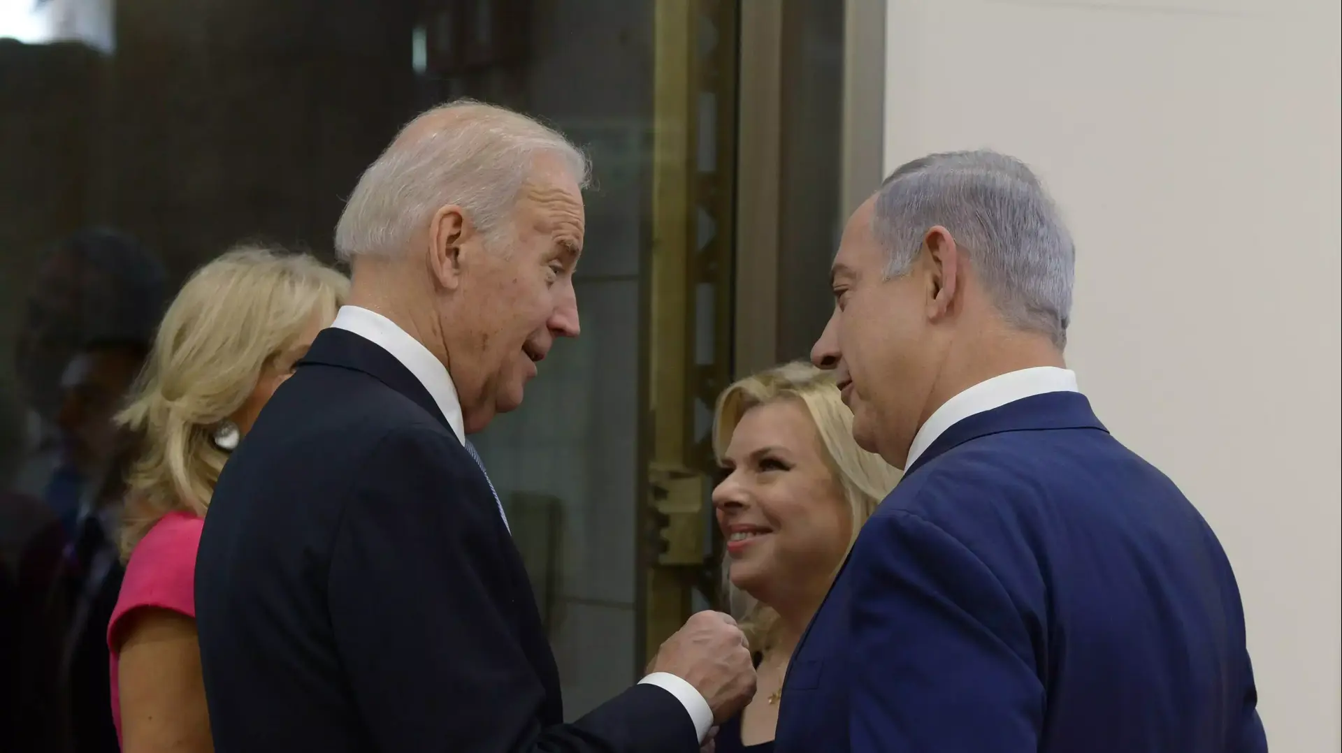 פגישת ראש הממשלה בנימין נתניהו ורעייתו שרה עם סגן נשיא ארה"ב ג'ו ביידן ורעייתו. פגישת ראש הממשלה בנימין נתניהו ורעייתו שרה עם סגן נשיא ארה"ב ג'ו ביידן ורעייתו.