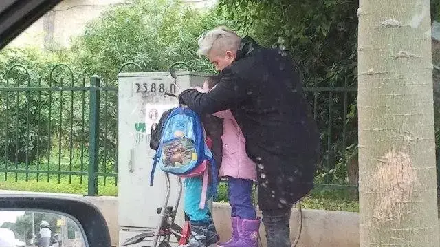 ילדים והורים על קורקינט ילדים והורים על קורקינט