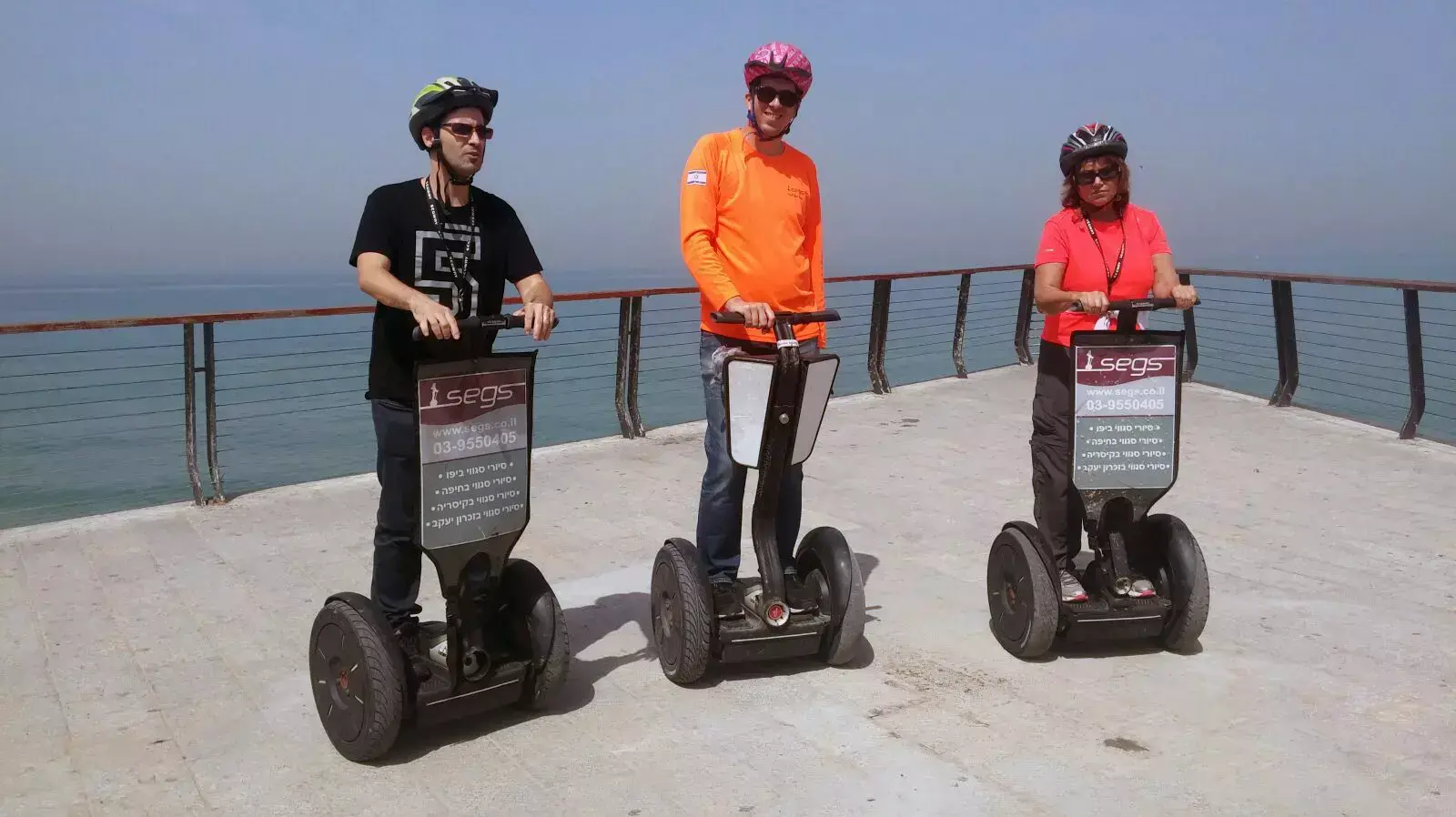 גיא וקרן, מטיילים ביפו, סמוך לזירת פיגוע הדקירה. מרץ 2016 גיא וקרן, מטיילים ביפו, סמוך לזירת פיגוע הדקירה. מרץ 2016