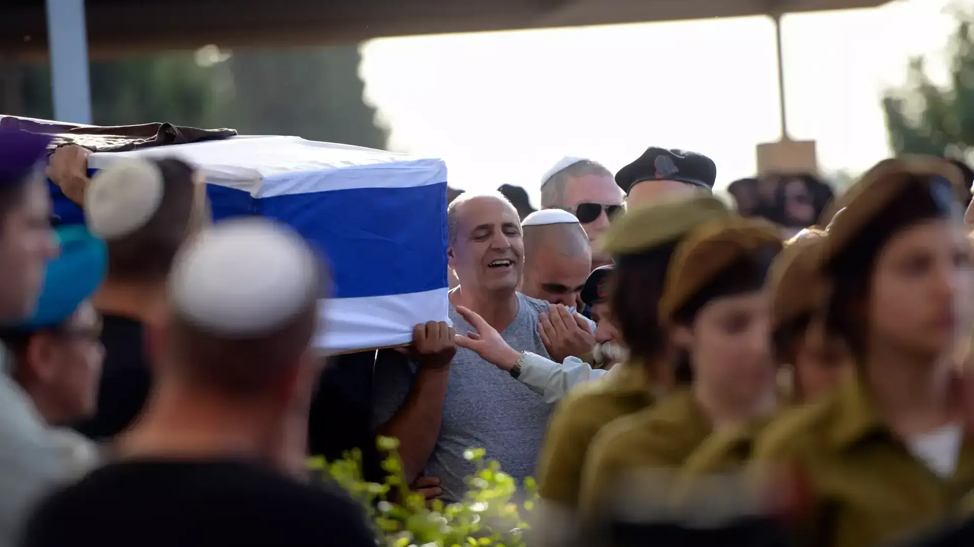 הלווית אמיר מימוני, שנהרג במהלך פעילות מבצעית בעוטף עזה, מושב נוגה. מרץ 2016 הלווית אמיר מימוני, שנהרג במהלך פעילות מבצעית בעוטף עזה, מושב נוגה. מרץ 2016
