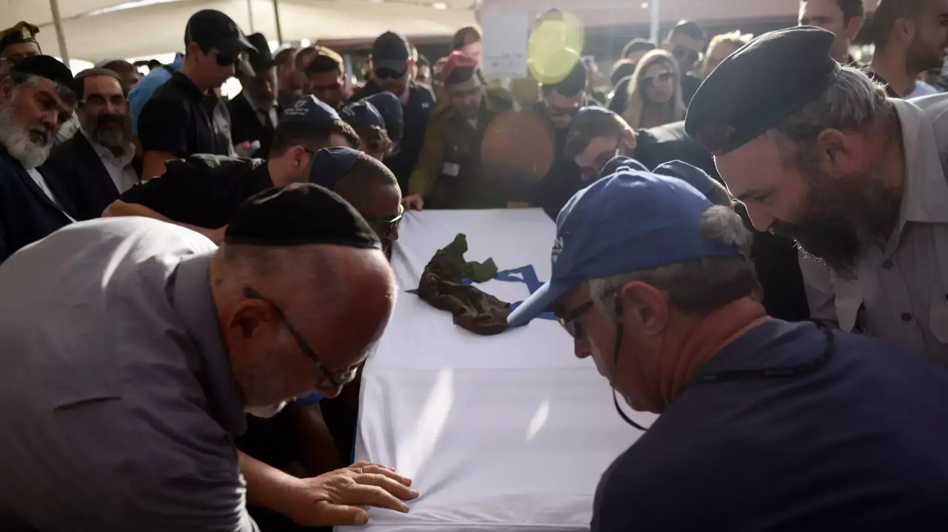 הלווית אמיר מימוני, שנהרג במהלך פעילות מבצעית בעוטף עזה, מושב נוגה. מרץ 2016 הלווית אמיר מימוני, שנהרג במהלך פעילות מבצעית בעוטף עזה, מושב נוגה. מרץ 2016