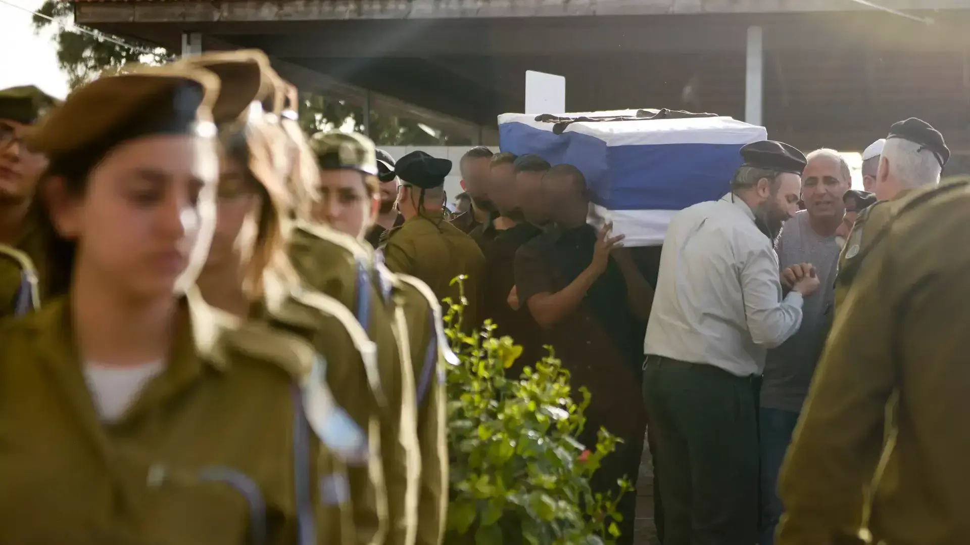 הלווית אמיר מימוני, שנהרג במהלך פעילות מבצעית בעוטף עזה, מושב נוגה. מרץ 2016 הלווית אמיר מימוני, שנהרג במהלך פעילות מבצעית בעוטף עזה, מושב נוגה. מרץ 2016
