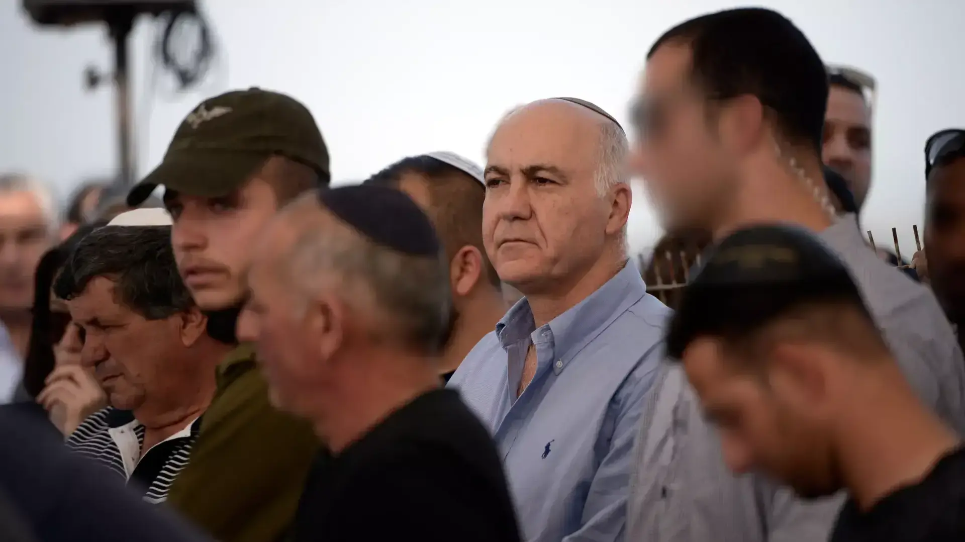 יורם כהן בהלווית אמיר מימוני, שנהרג במהלך פעילות מבצעית בעוטף עזה, מושב נוגה. מרץ 2016 יורם כהן בהלווית אמיר מימוני, שנהרג במהלך פעילות מבצעית בעוטף עזה, מושב נוגה. מרץ 2016