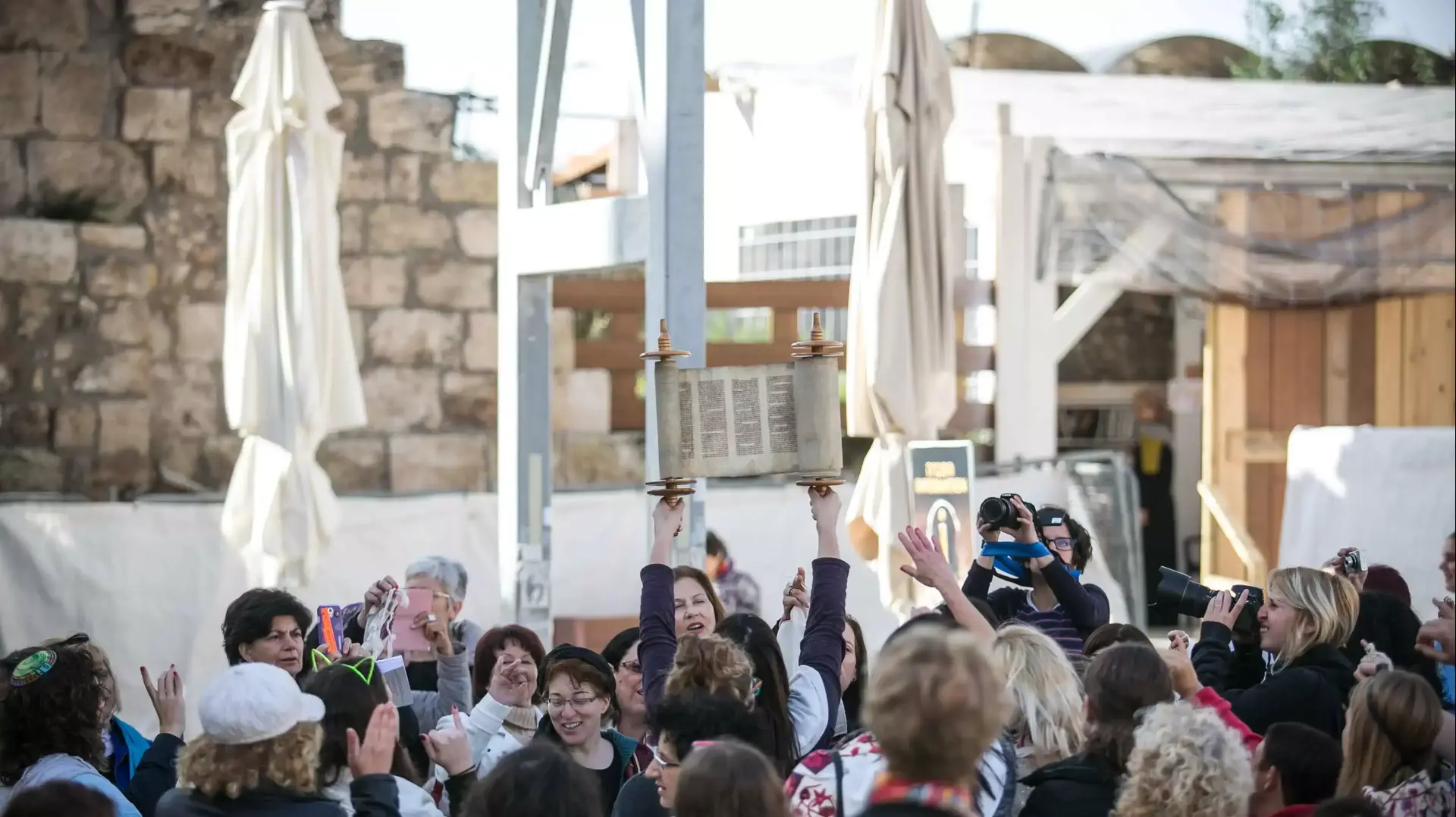 נשות הכותל בתפילת ראש חודש אדר נשות הכותל בתפילת ראש חודש אדר