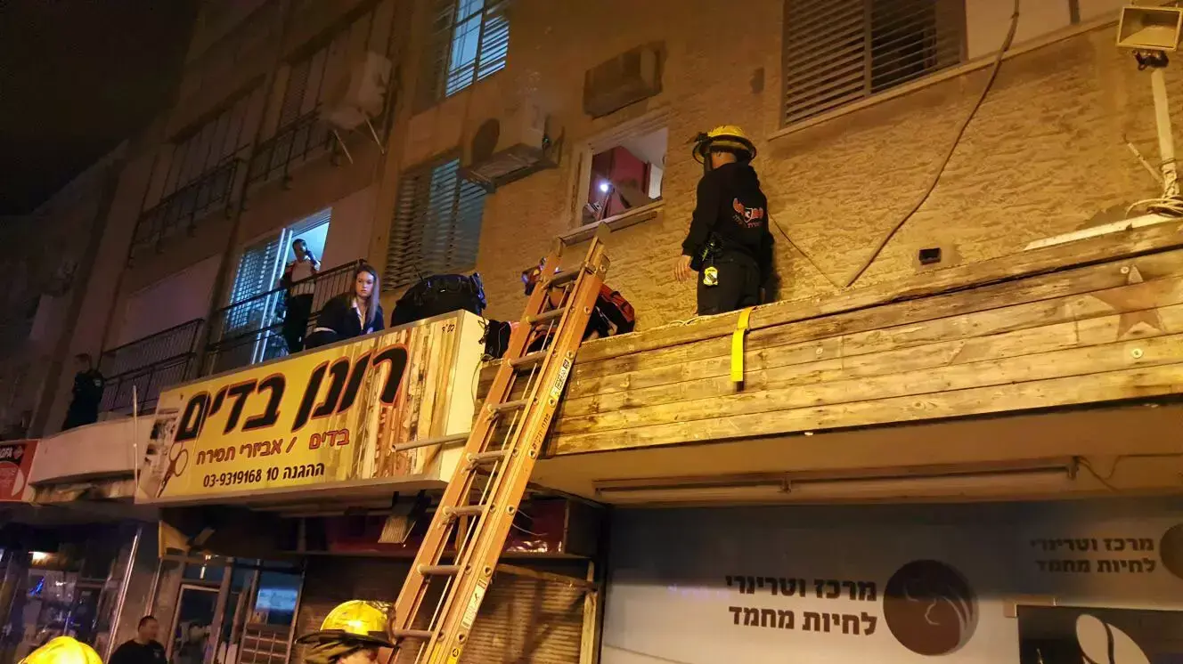 פעוטה נפלה מגובה בפתח תקווה 12 מרץ 2016 פעוטה נפלה מגובה בפתח תקווה 12 מרץ 2016